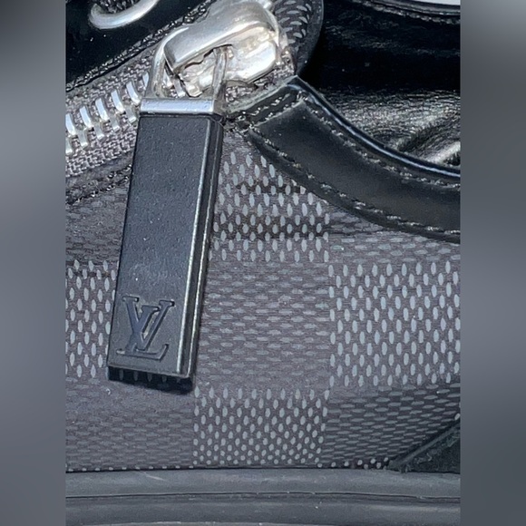 LOUIS VUITTON DAMIER SNEAKERS IN BLACK - Picture 5 of 9